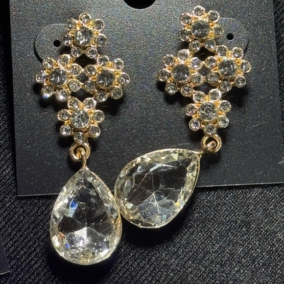 Glamorous Saks Fifth Avenue Crystal Flower Post With Dangle Crystal Teardrop - Picture 2 of 6